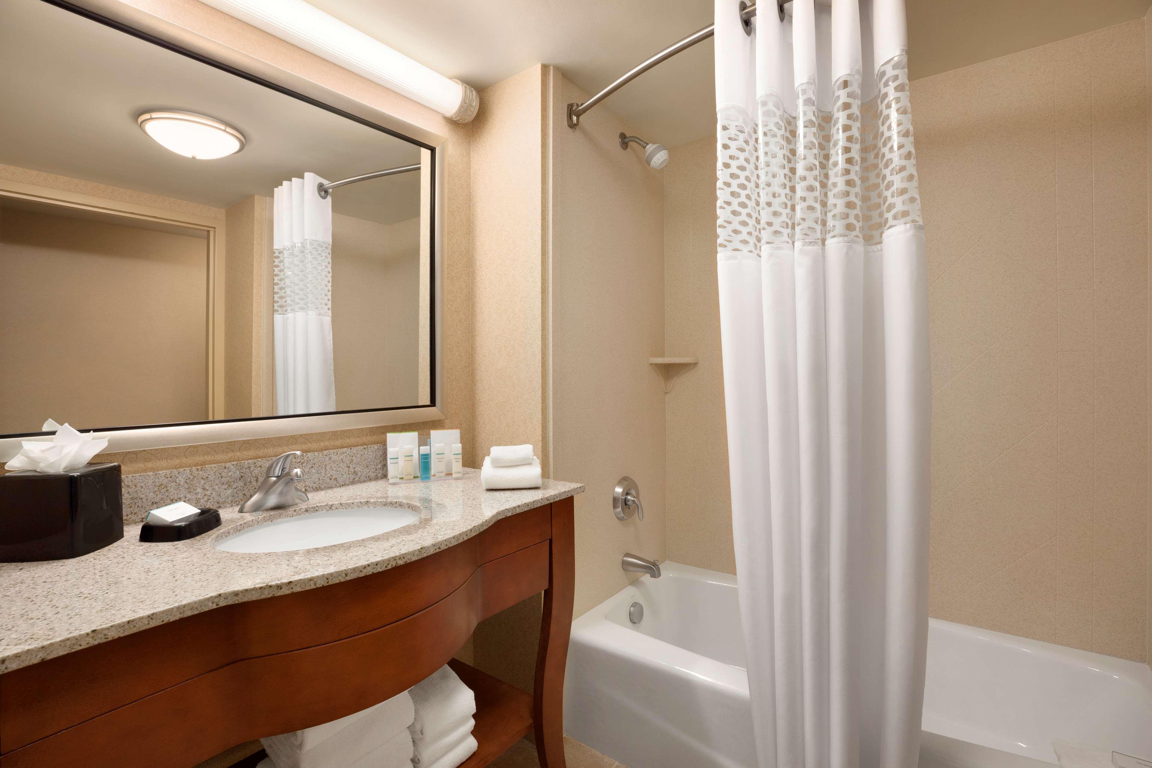 Hampton Inn & Suites East Hartford Zewnętrze zdjęcie